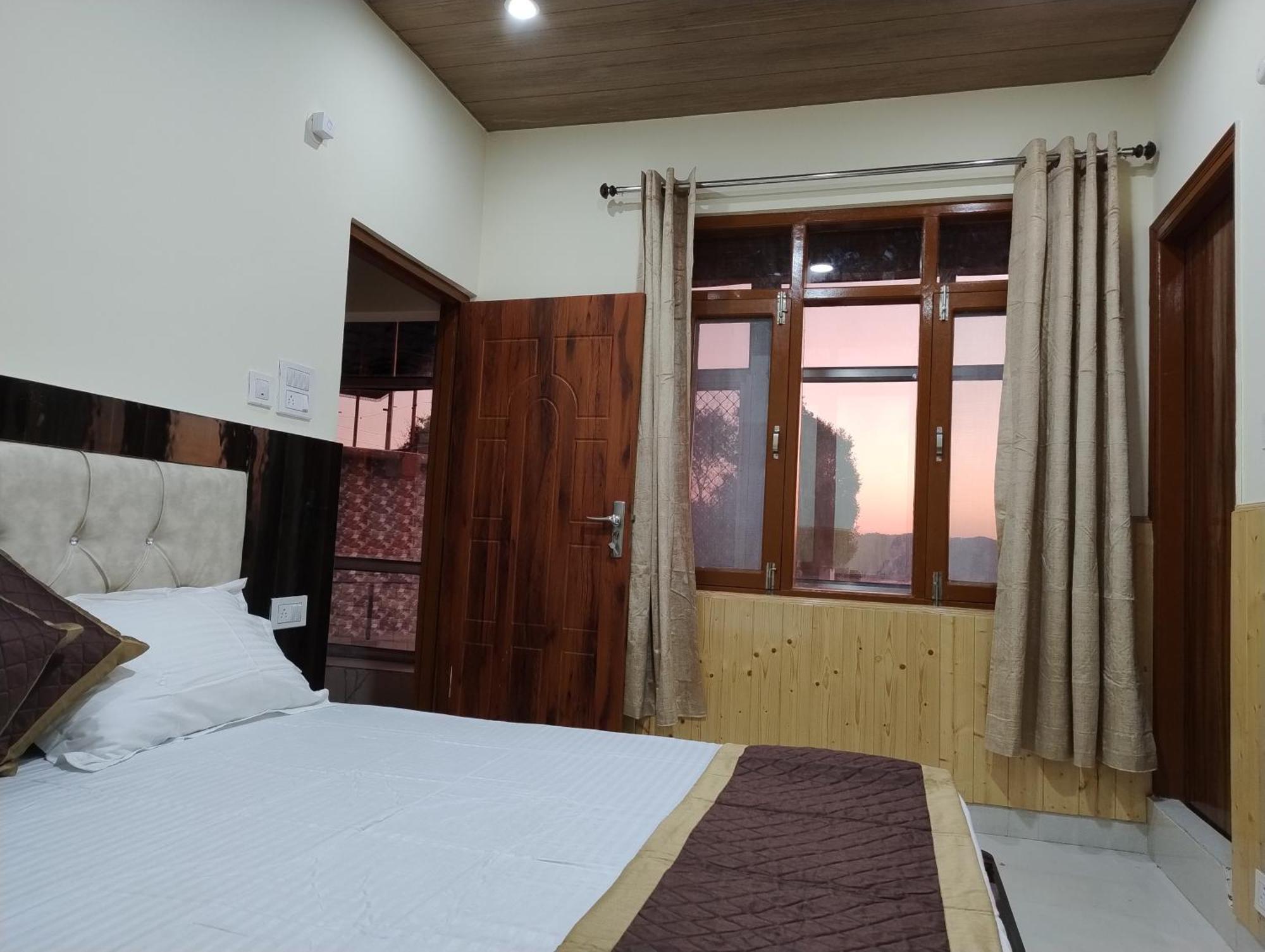 Vintage Woods Inn Shimla Buitenkant foto