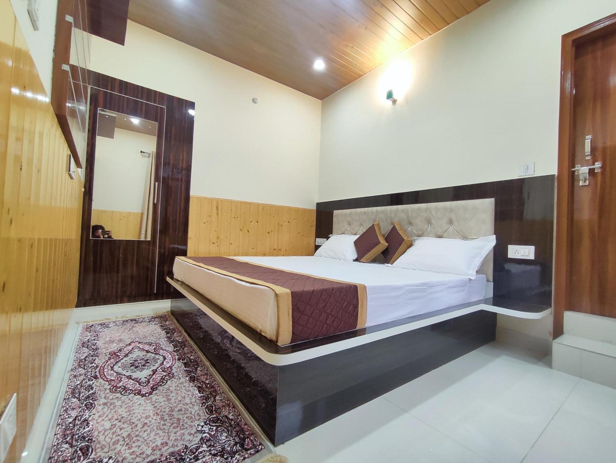 Vintage Woods Inn Shimla Buitenkant foto